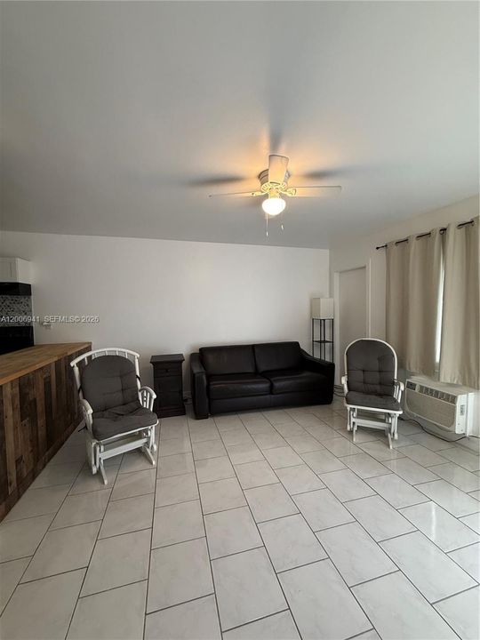 For Sale: $84,900 (1 beds, 1 baths, 620 Square Feet)
