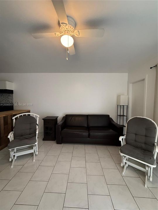 For Sale: $84,900 (1 beds, 1 baths, 620 Square Feet)