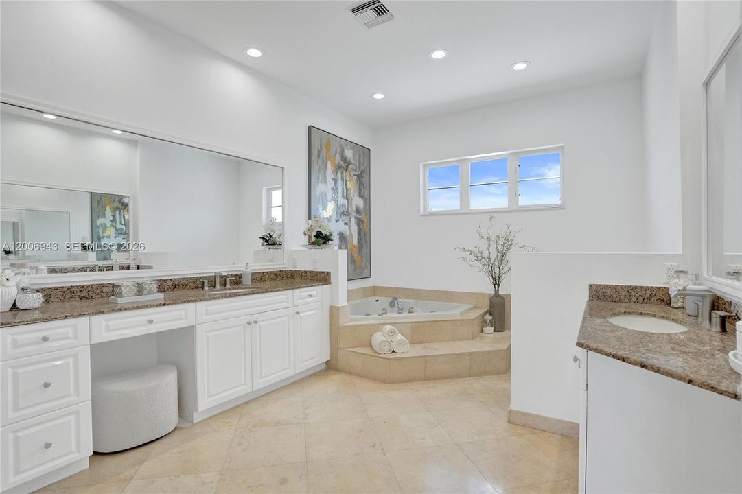 For Sale: $1,699,500 (3 beds, 3 baths, 2995 Square Feet)