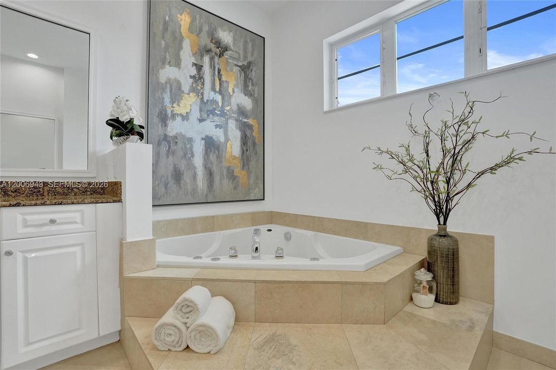 For Sale: $1,699,500 (3 beds, 3 baths, 2995 Square Feet)
