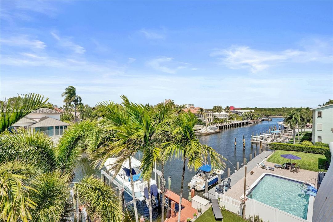 For Sale: $1,699,500 (3 beds, 3 baths, 2995 Square Feet)
