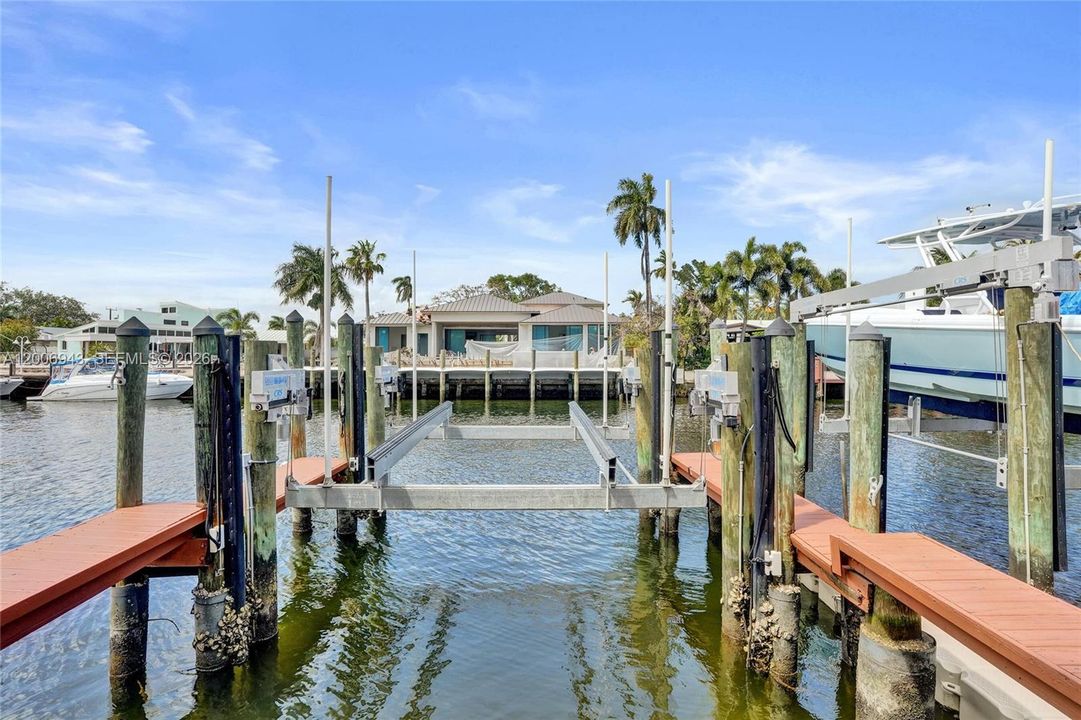 For Sale: $1,699,500 (3 beds, 3 baths, 2995 Square Feet)