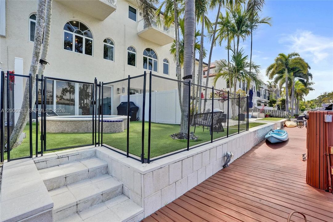 For Sale: $1,699,500 (3 beds, 3 baths, 2995 Square Feet)