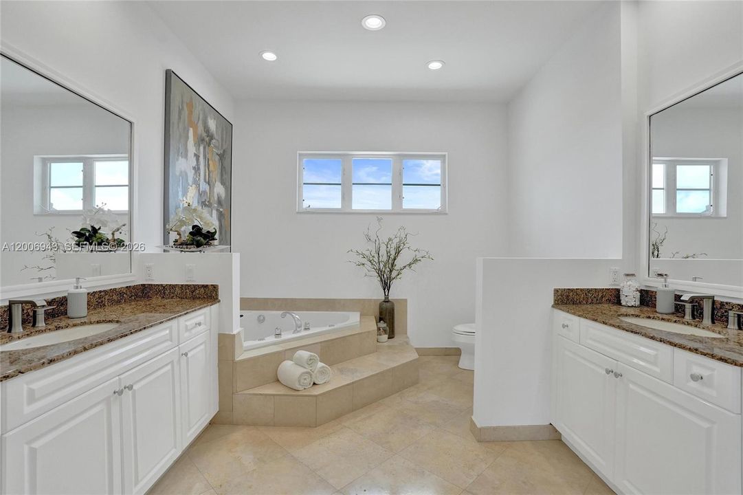 For Sale: $1,699,500 (3 beds, 3 baths, 2995 Square Feet)