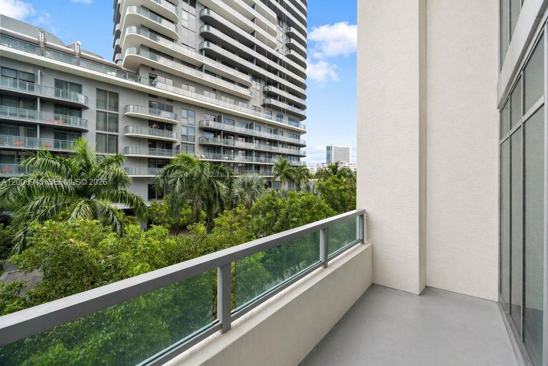For Sale: $610,000 (1 beds, 2 baths, 1327 Square Feet)