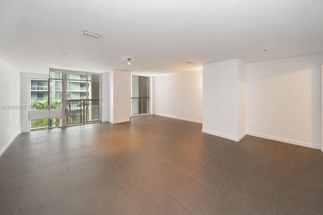 For Sale: $610,000 (1 beds, 2 baths, 1327 Square Feet)