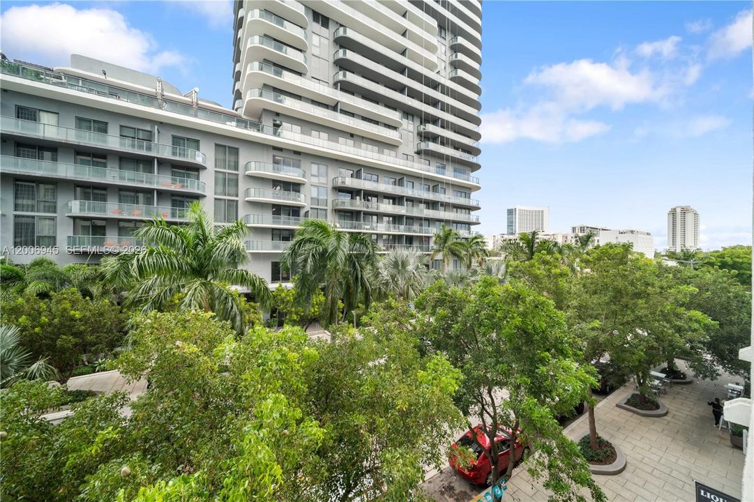 For Sale: $610,000 (1 beds, 2 baths, 1327 Square Feet)