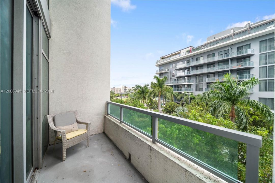For Sale: $610,000 (1 beds, 2 baths, 1327 Square Feet)