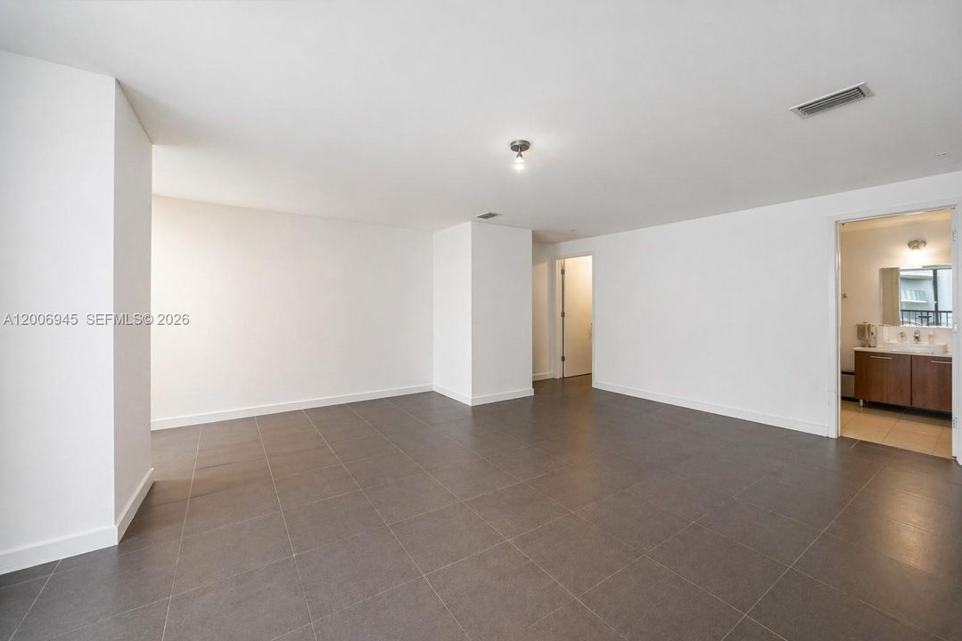 For Sale: $610,000 (1 beds, 2 baths, 1327 Square Feet)