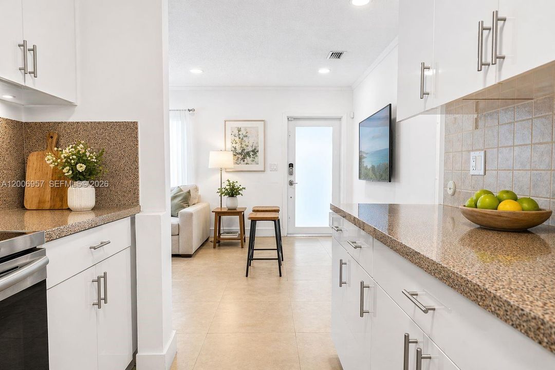 Activo con contrato: $585,000 (3 camas, 1 baños, 825 Pies cuadrados)