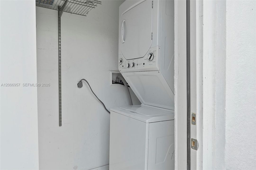 Activo con contrato: $585,000 (3 camas, 1 baños, 825 Pies cuadrados)