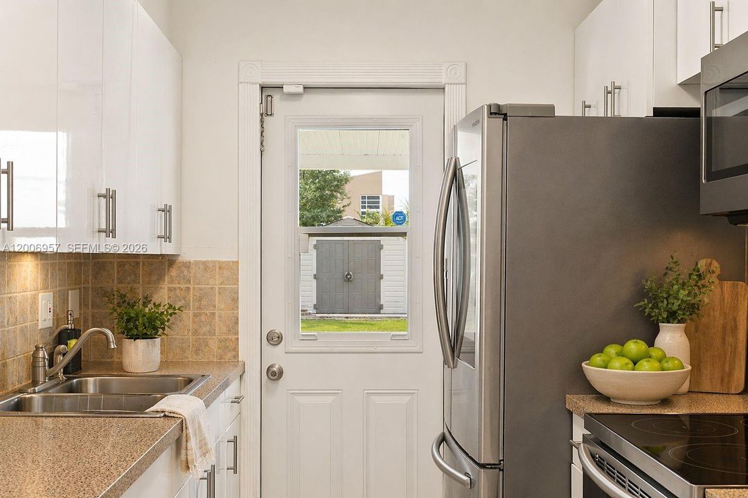 Activo con contrato: $585,000 (3 camas, 1 baños, 825 Pies cuadrados)