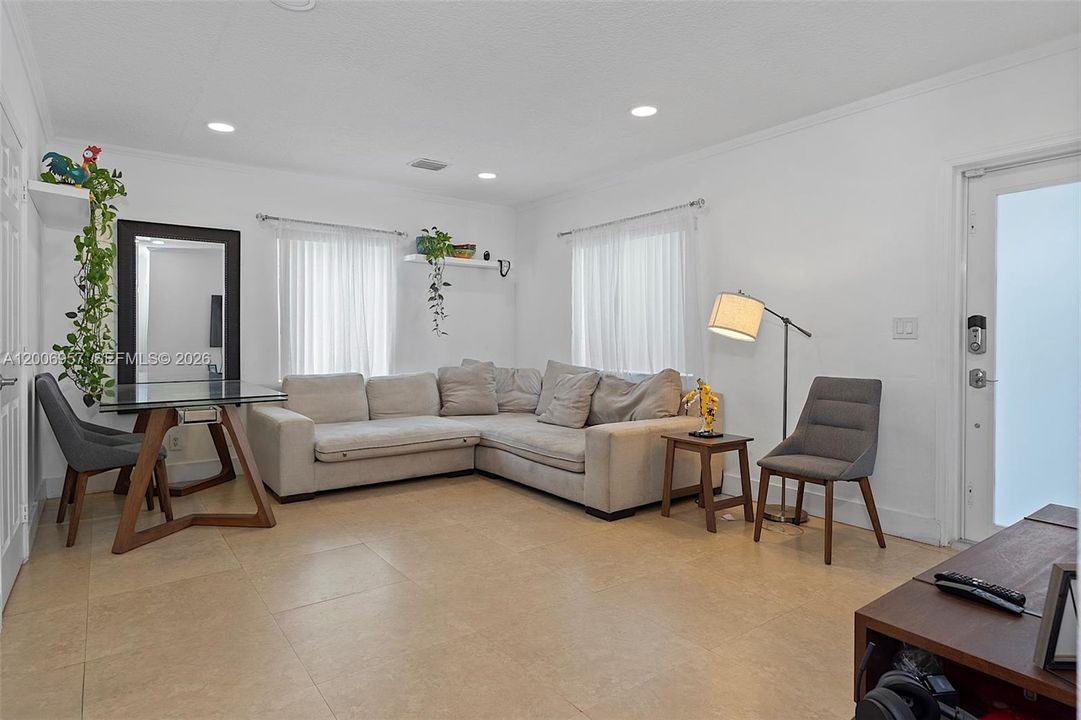 Activo con contrato: $585,000 (3 camas, 1 baños, 825 Pies cuadrados)