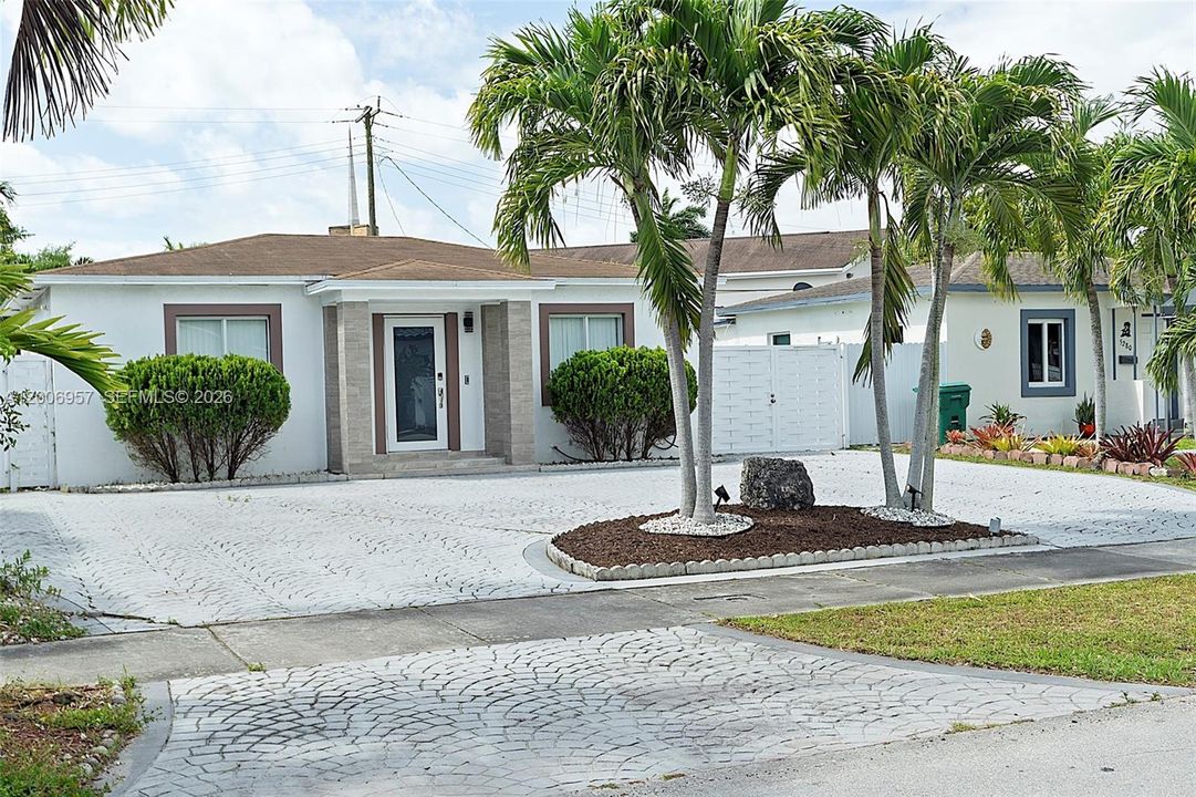 Activo con contrato: $585,000 (3 camas, 1 baños, 825 Pies cuadrados)