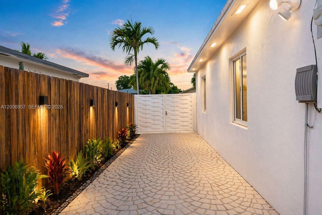Activo con contrato: $585,000 (3 camas, 1 baños, 825 Pies cuadrados)