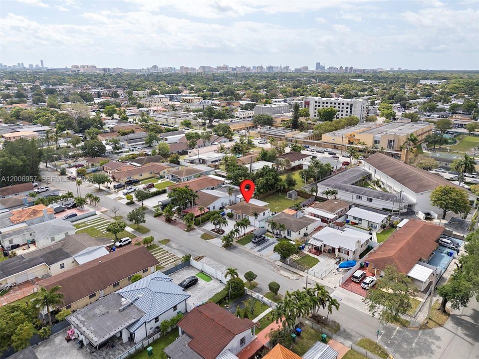 Activo con contrato: $585,000 (3 camas, 1 baños, 825 Pies cuadrados)
