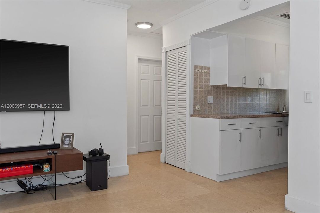 Activo con contrato: $585,000 (3 camas, 1 baños, 825 Pies cuadrados)