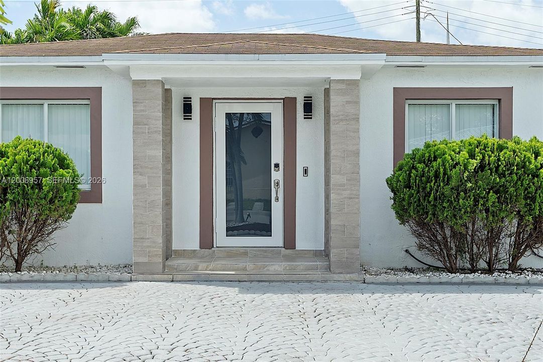 Activo con contrato: $585,000 (3 camas, 1 baños, 825 Pies cuadrados)