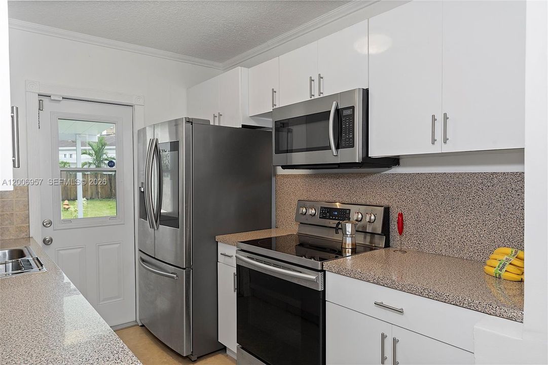 Activo con contrato: $585,000 (3 camas, 1 baños, 825 Pies cuadrados)