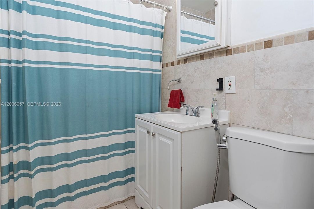 Activo con contrato: $585,000 (3 camas, 1 baños, 825 Pies cuadrados)