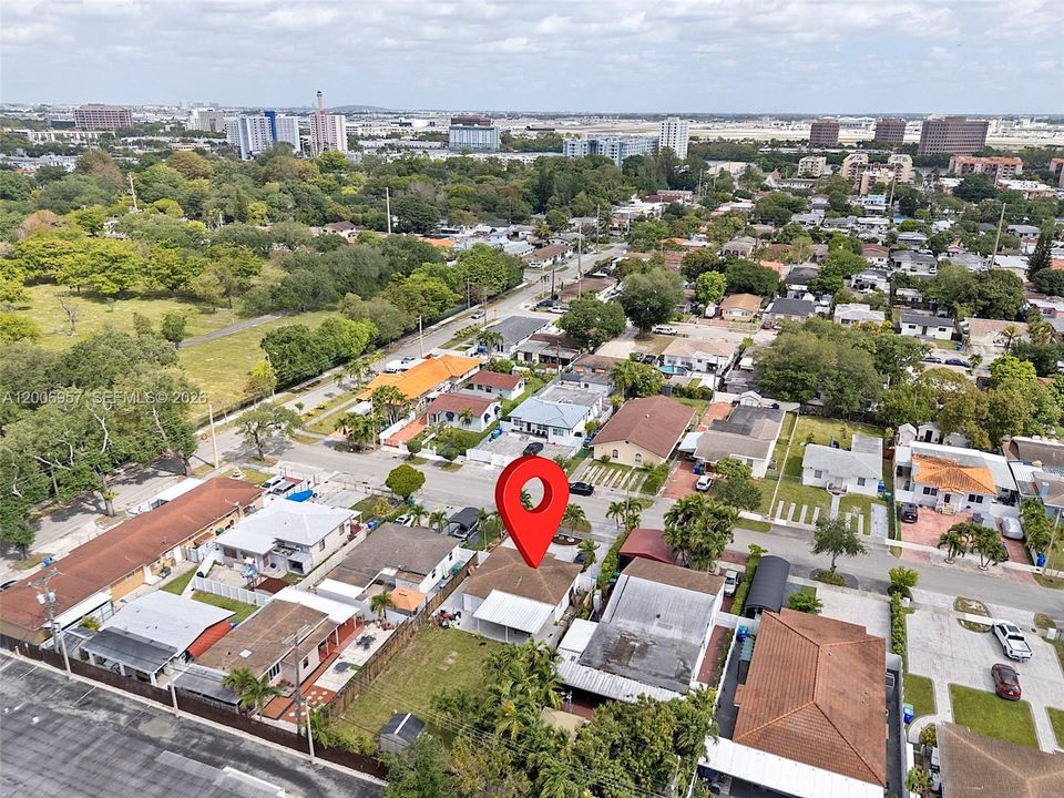 Activo con contrato: $585,000 (3 camas, 1 baños, 825 Pies cuadrados)