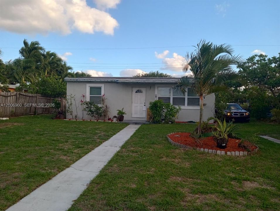 For Sale: $390,000 (2 beds, 1 baths, 800 Square Feet)