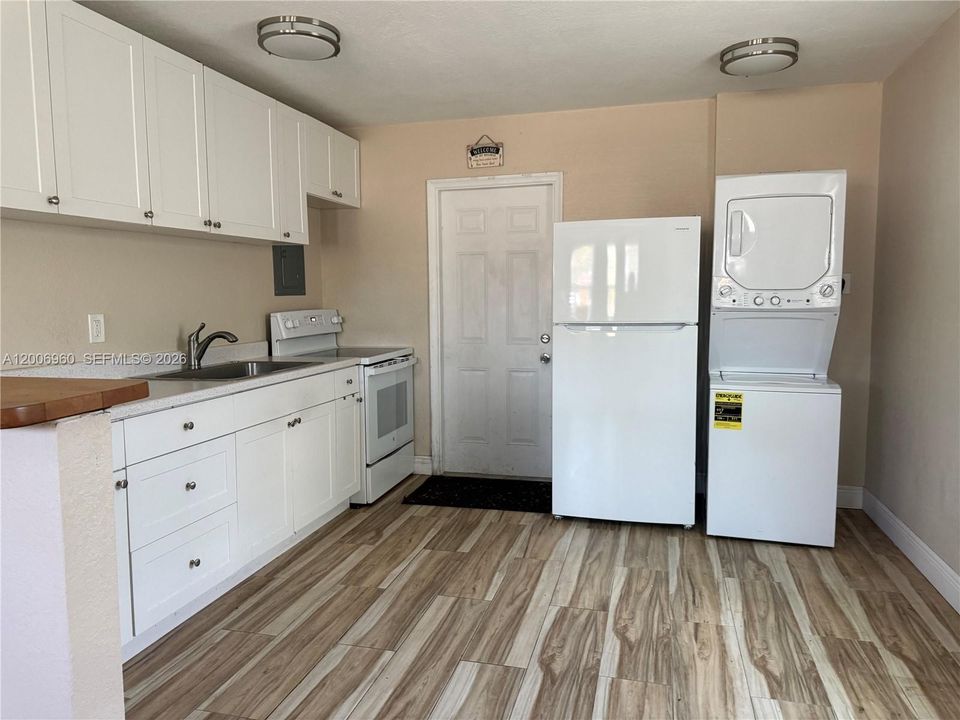 For Sale: $390,000 (2 beds, 1 baths, 800 Square Feet)