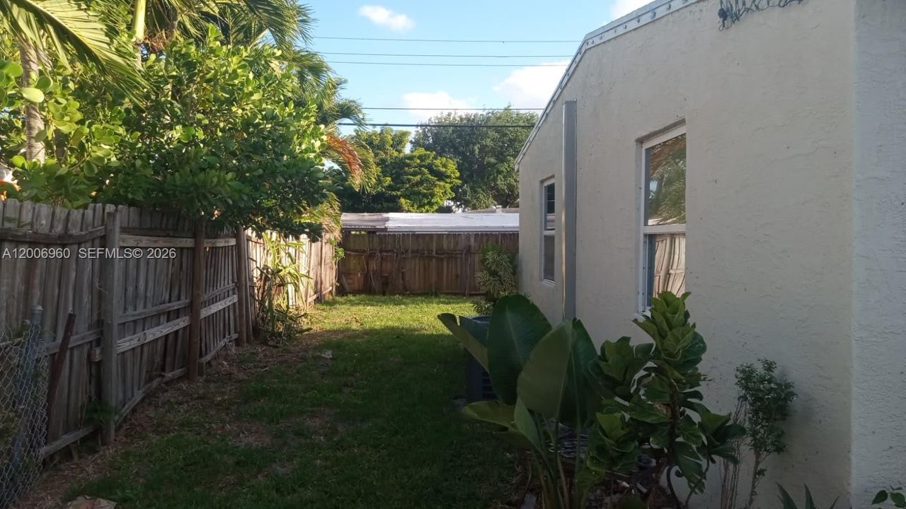 For Sale: $390,000 (2 beds, 1 baths, 800 Square Feet)