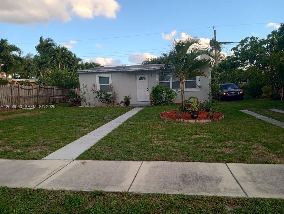 For Sale: $390,000 (2 beds, 1 baths, 800 Square Feet)