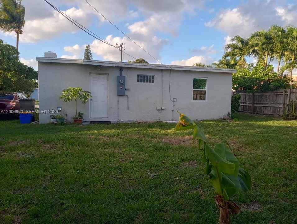 For Sale: $390,000 (2 beds, 1 baths, 800 Square Feet)