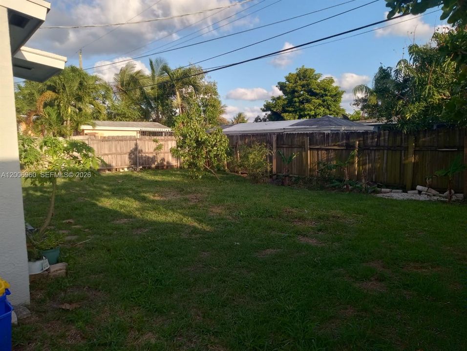 For Sale: $390,000 (2 beds, 1 baths, 800 Square Feet)