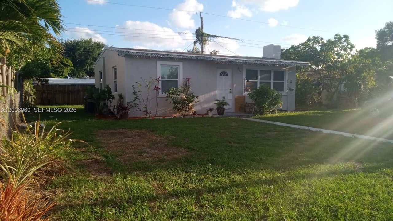 For Sale: $390,000 (2 beds, 1 baths, 800 Square Feet)
