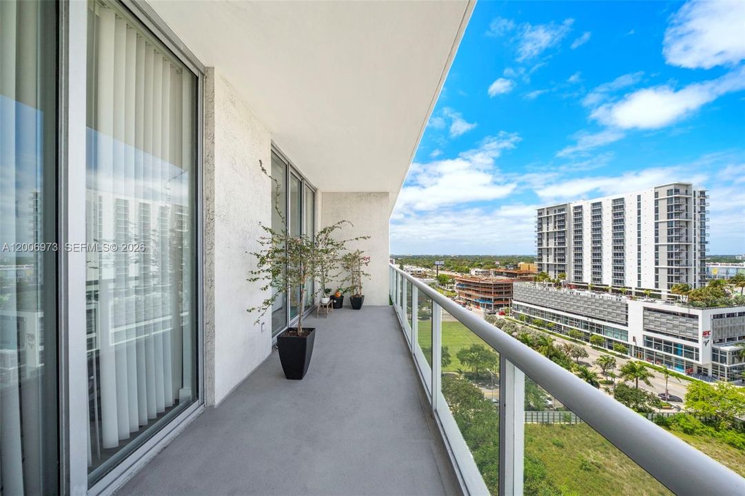 For Sale: $435,000 (1 beds, 1 baths, 735 Square Feet)