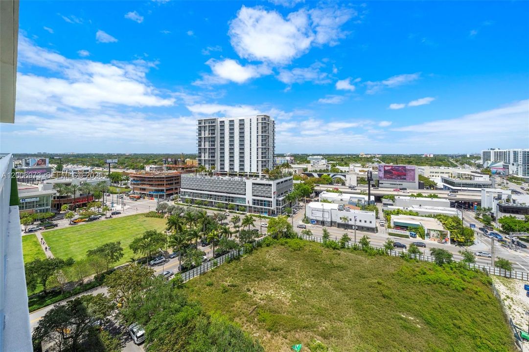 For Sale: $435,000 (1 beds, 1 baths, 735 Square Feet)