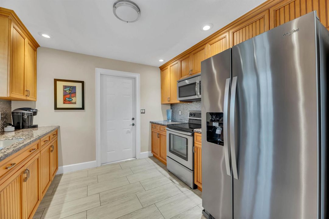 2401 NE 17th Terrace-14