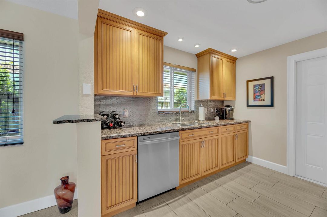 2401 NE 17th Terrace-17