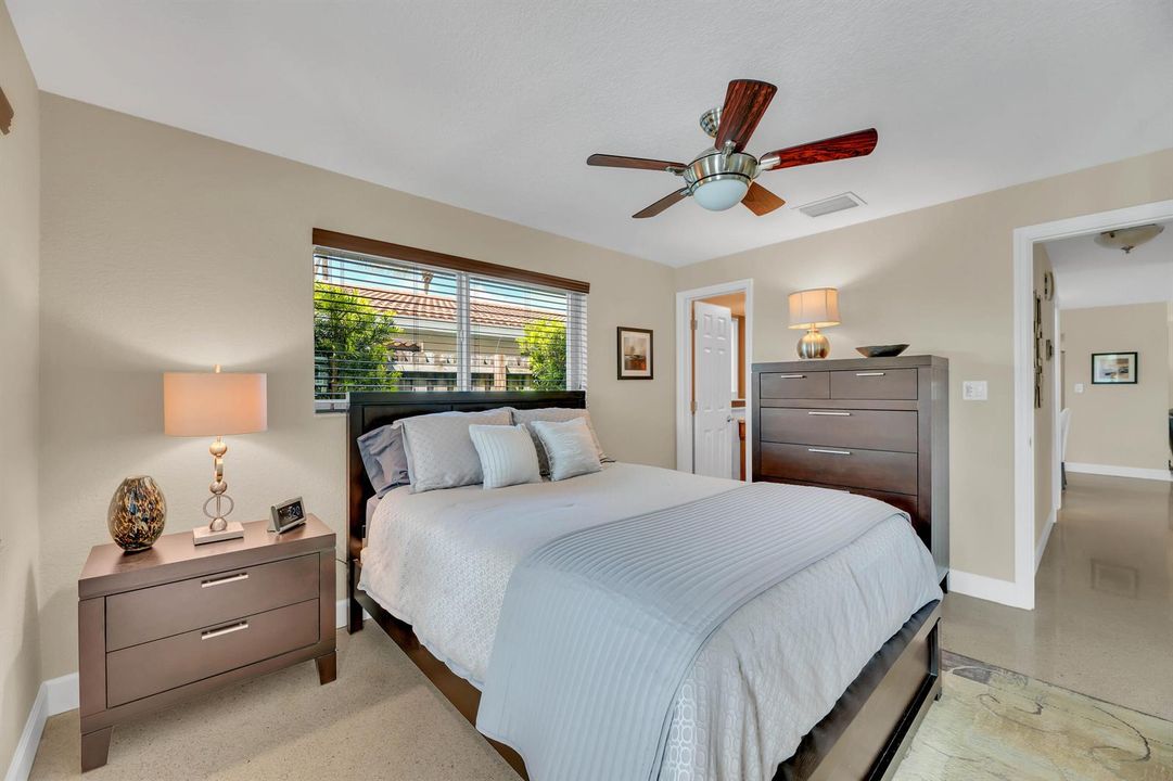 2401 NE 17th Terrace-24