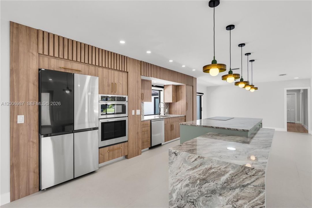 На продажу: $1,275,000 (4 спален, 2 ванн, 2203 Квадратных фут)