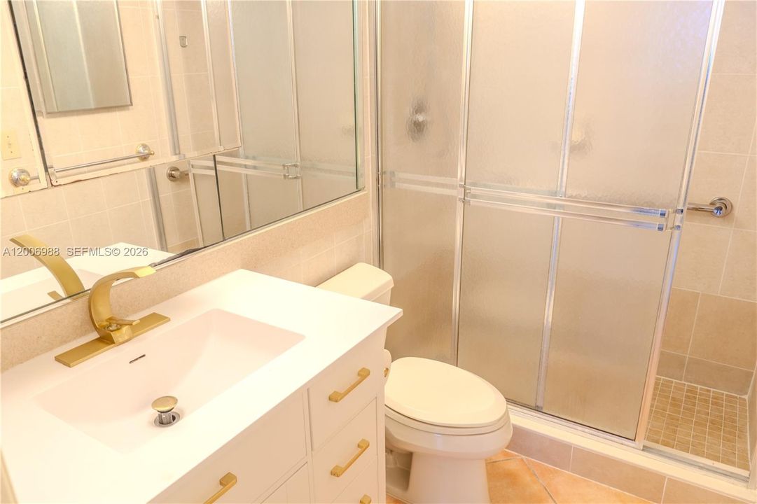 For Sale: $485,000 (1 beds, 1 baths, 655 Square Feet)
