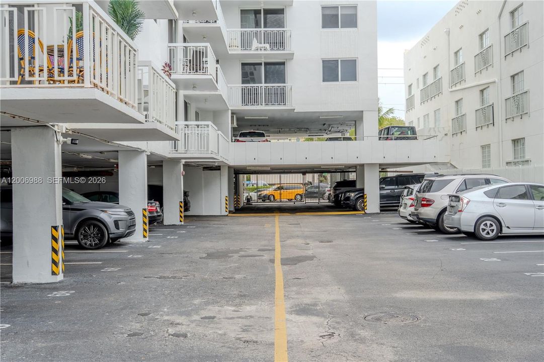 For Sale: $485,000 (1 beds, 1 baths, 655 Square Feet)