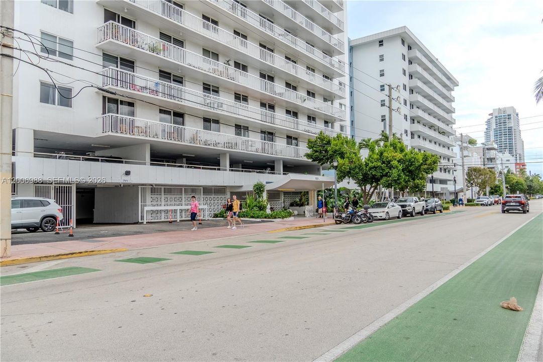 For Sale: $485,000 (1 beds, 1 baths, 655 Square Feet)