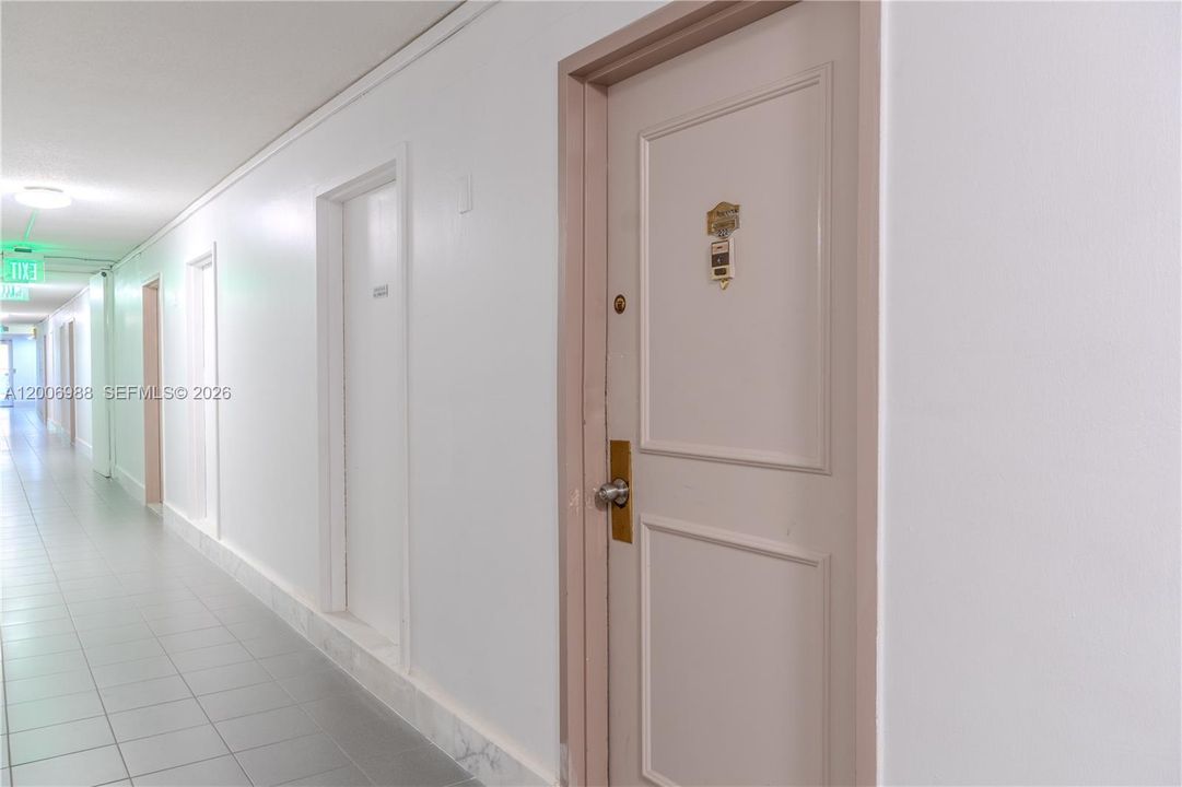 For Sale: $485,000 (1 beds, 1 baths, 655 Square Feet)