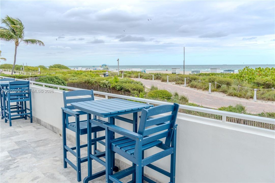 For Sale: $485,000 (1 beds, 1 baths, 655 Square Feet)