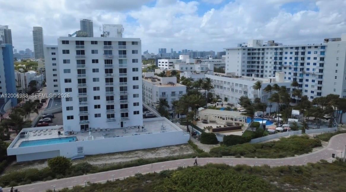For Sale: $485,000 (1 beds, 1 baths, 655 Square Feet)