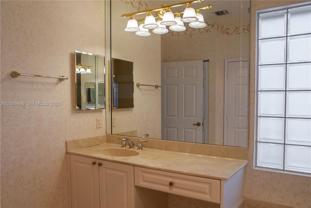 For Sale: $449,000 (3 beds, 2 baths, 2215 Square Feet)