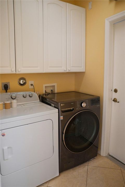 For Sale: $449,000 (3 beds, 2 baths, 2215 Square Feet)