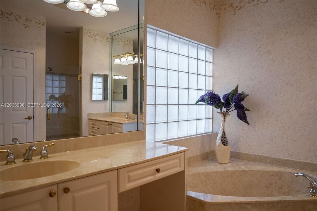 For Sale: $449,000 (3 beds, 2 baths, 2215 Square Feet)