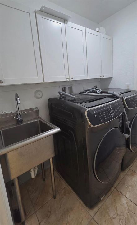Недавно арендовано: $5,500 (4 спален, 3 ванн, 2058 Квадратных фут)