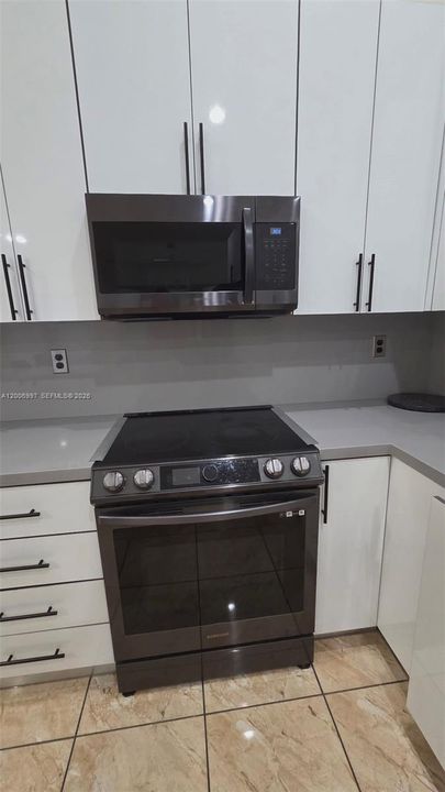 Недавно арендовано: $5,500 (4 спален, 3 ванн, 2058 Квадратных фут)