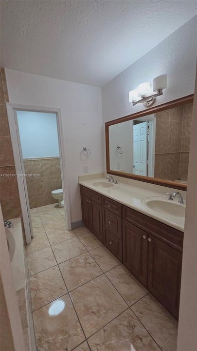 Недавно арендовано: $5,500 (4 спален, 3 ванн, 2058 Квадратных фут)